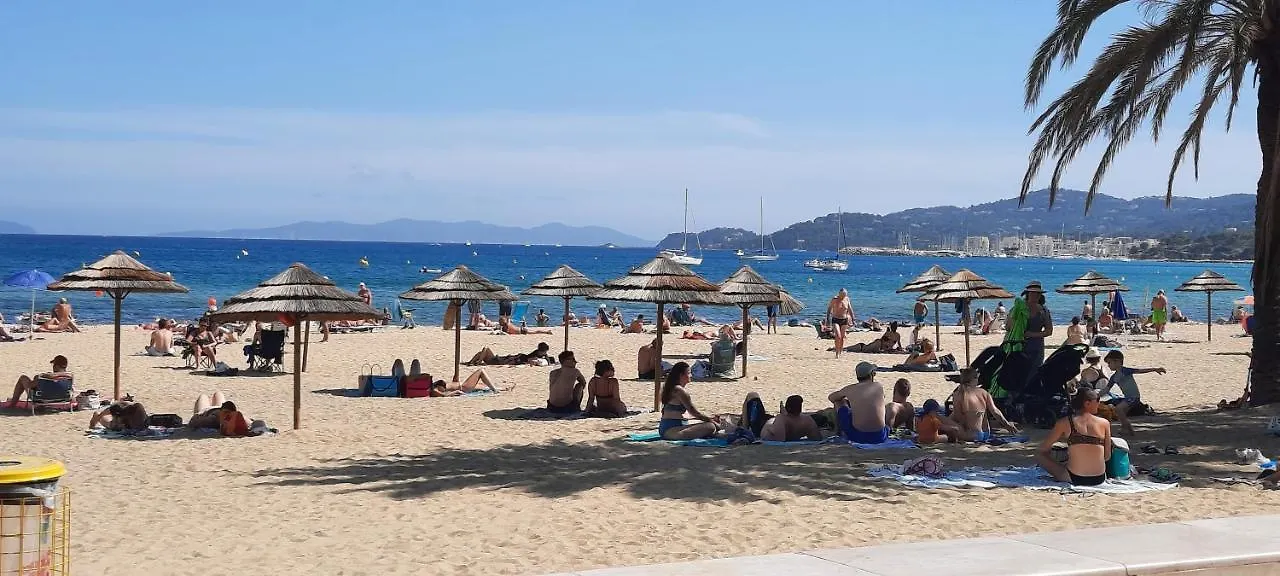 Le Lavandou 6 Pers. + Parking Prive + Terrasse 0*, 勒拉旺杜